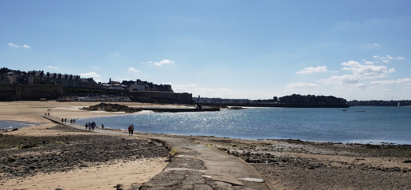 Praia em Saint-Malo - acesso ao túmulo de Chateaubriand