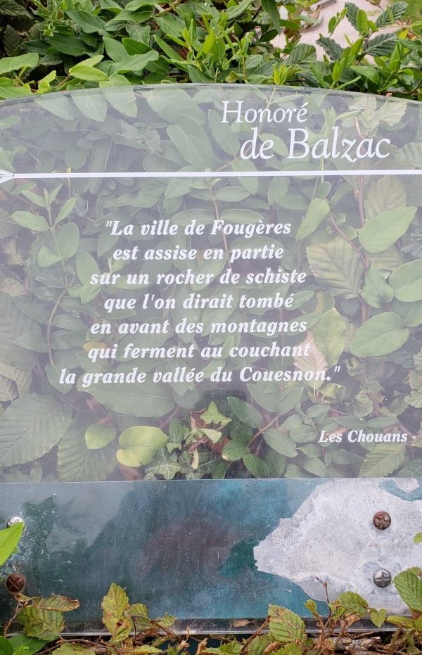 Placa com texto de Balzac