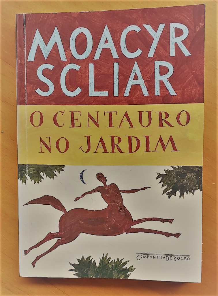 Capa da edição de bolso de O centauro no jardim